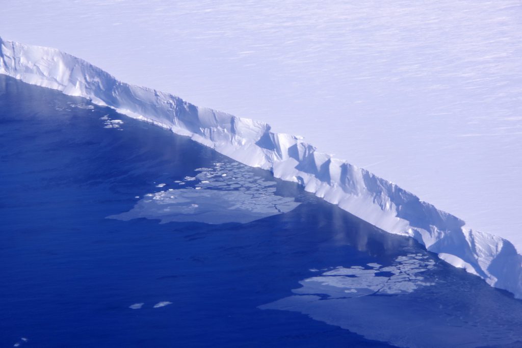 a photo of the front of the Ross Ice Shelf